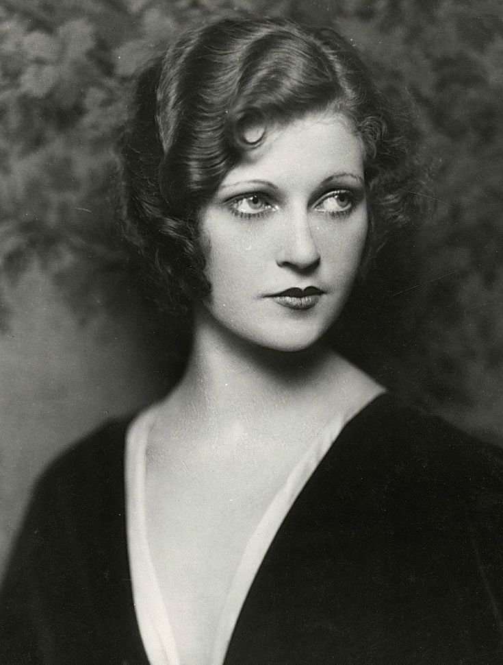 Alfred Cheney Johnston_1931_Ziegfeld Follies Girls_Dorothy Flood.jpg